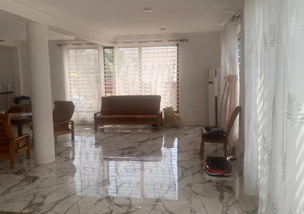 8 BEDROOM EAST LEGON