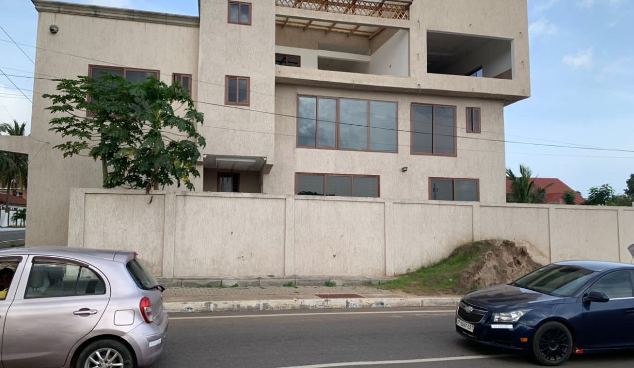 Luxurious 8-Bedroom House in East Legon For Sale 3