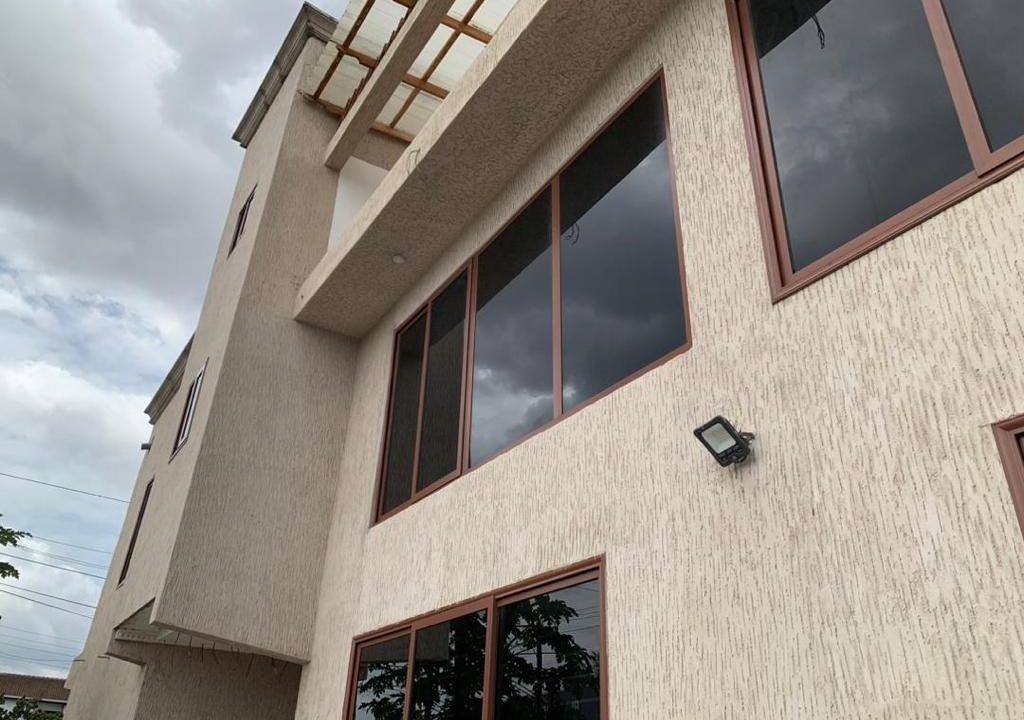 Luxurious 8-Bedroom House in East Legon For Sale 6