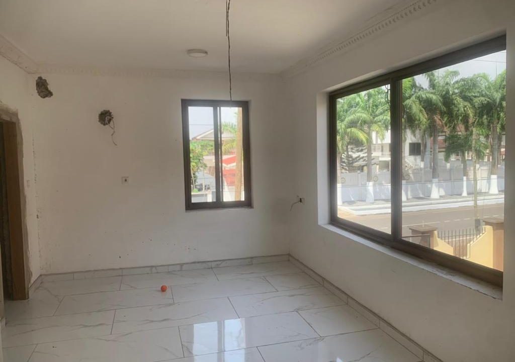 Luxurious 8-Bedroom House in East Legon For Sale 7