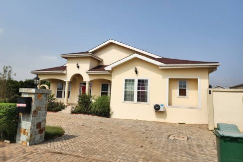 Stunning 3-Bedroom Single-Storey Home in Royal Palm Estate, Tema