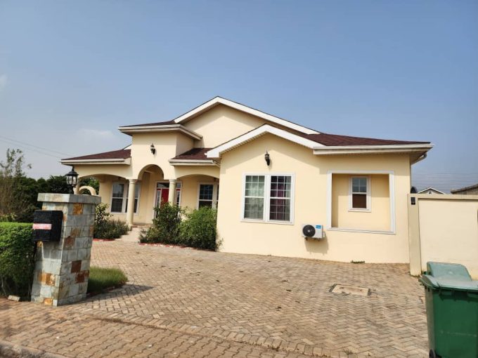 Stunning 3-Bedroom Single-Storey Home in Royal Palm Estate, Tema